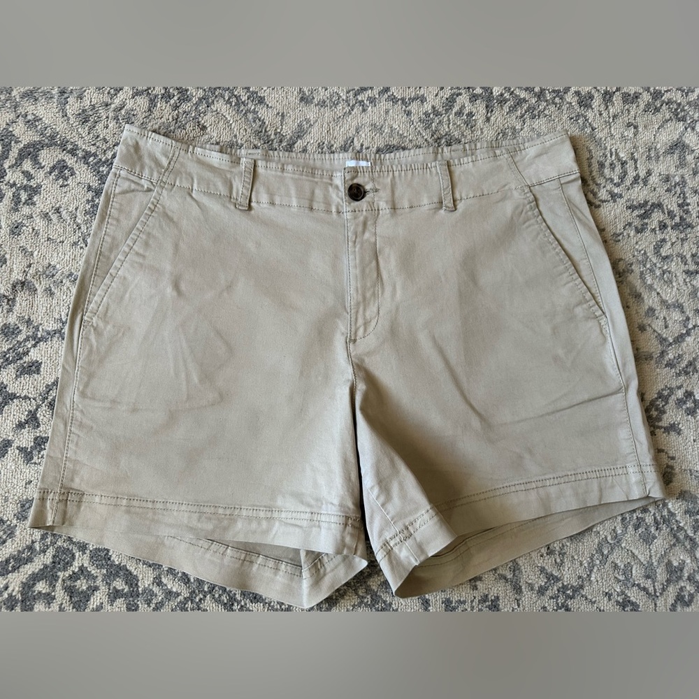 Women’s Gap Khaki 5” Shorts Size 14
